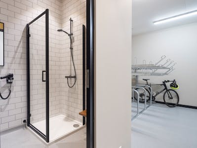 44 Paul Street, Shoreditch, Office To Let - Showers