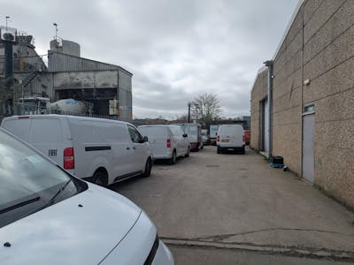 16 Westfield Road, Slyfield Industrial Estate, Guildford, Industrial To Let - PXL_20260317_102130760.MP.jpg