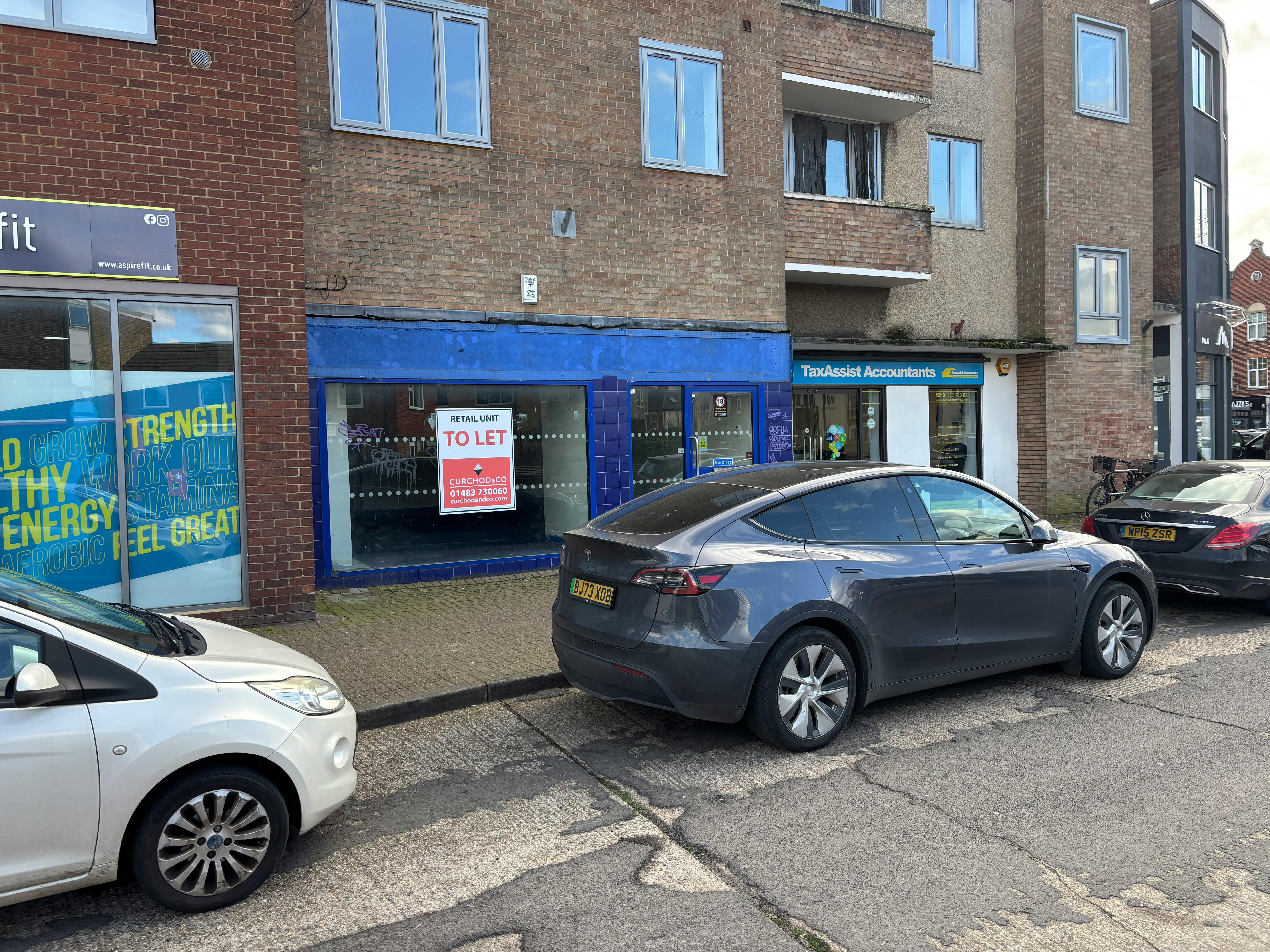 2 High Street, Shepperton, Retail To Let - IMG_4623.JPG