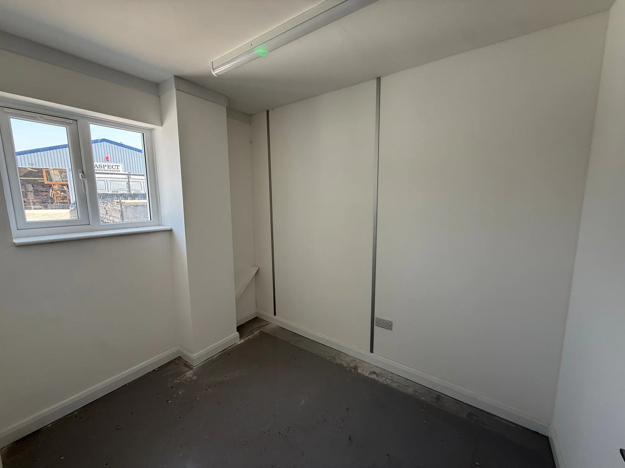 Unit 21 Pioneer Road, Faringdon, Industrial To Let - 2.jpg