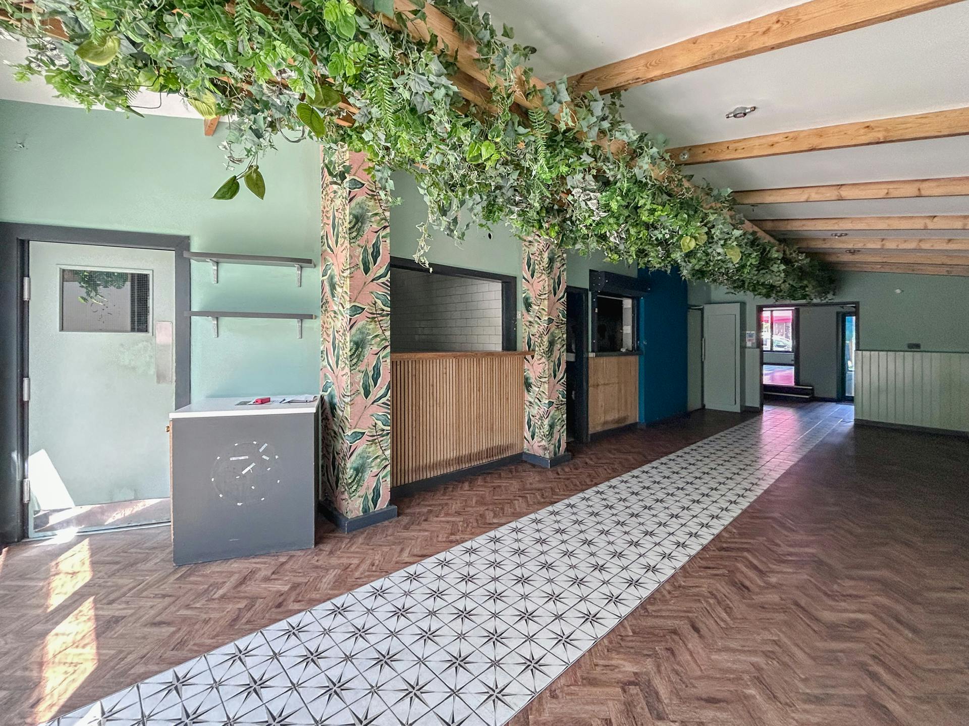 Retail/Shop in Bournemouth - photo 2