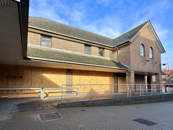 23 Ashton Square, Dunstable, Retail To Let - IMG_4774.JPG