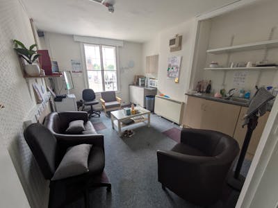 37 High Street, Guildford, Office / Retail To Let - 1000033347.jpg