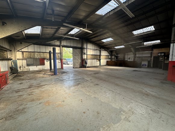 Rushmoor Garage, Tilford Road, Farnham, Motortrade / Industrial / Warehouse To Let - IMG_9886.JPG