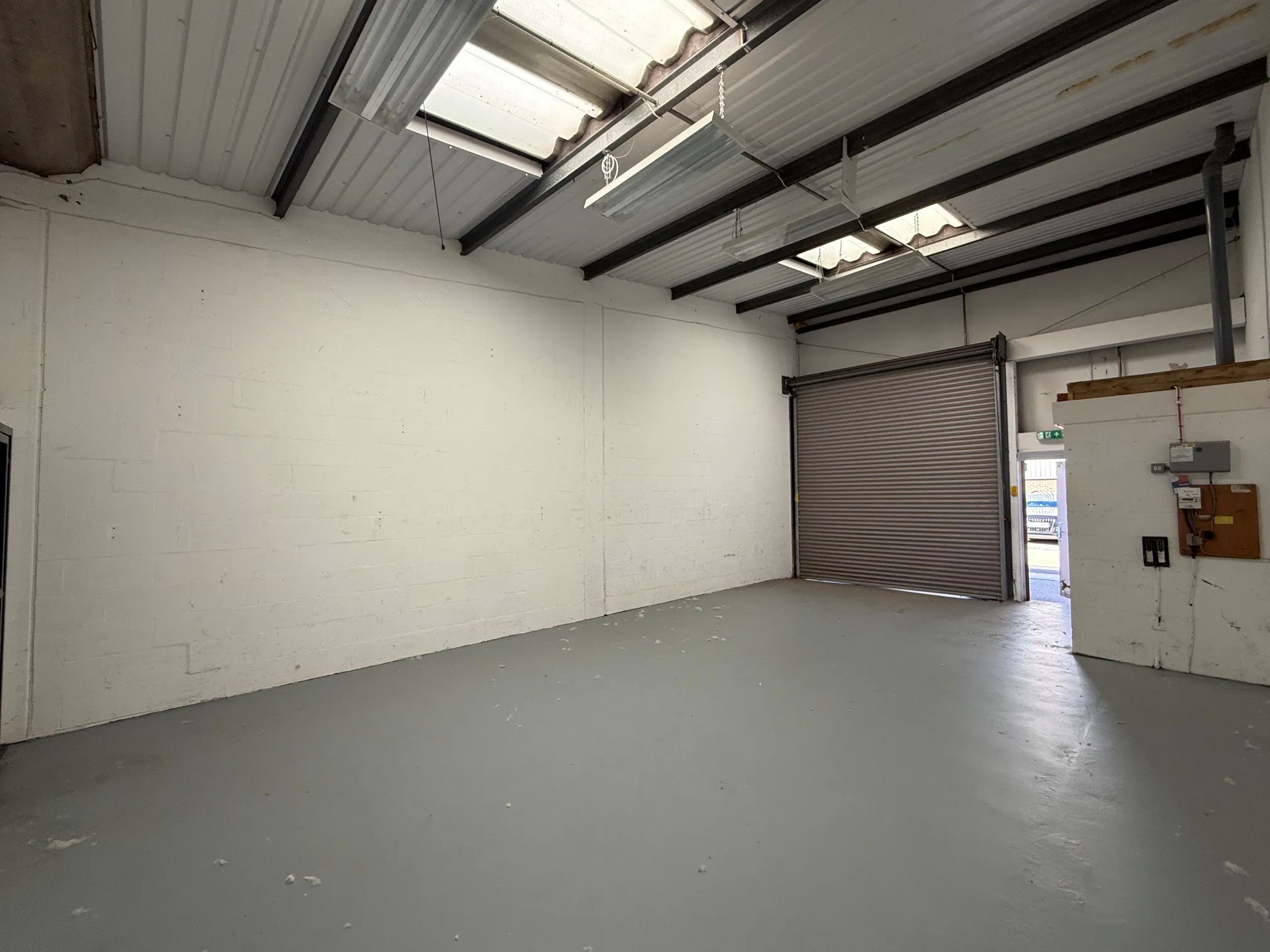 Unit 5 River Ray Industrial Estate, Barnfield Road, Swindon, Industrial To Let - 3.jpg
