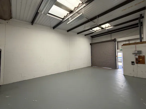 Unit 5 River Ray Industrial Estate, Barnfield Road, Swindon, Industrial To Let - 3.jpg