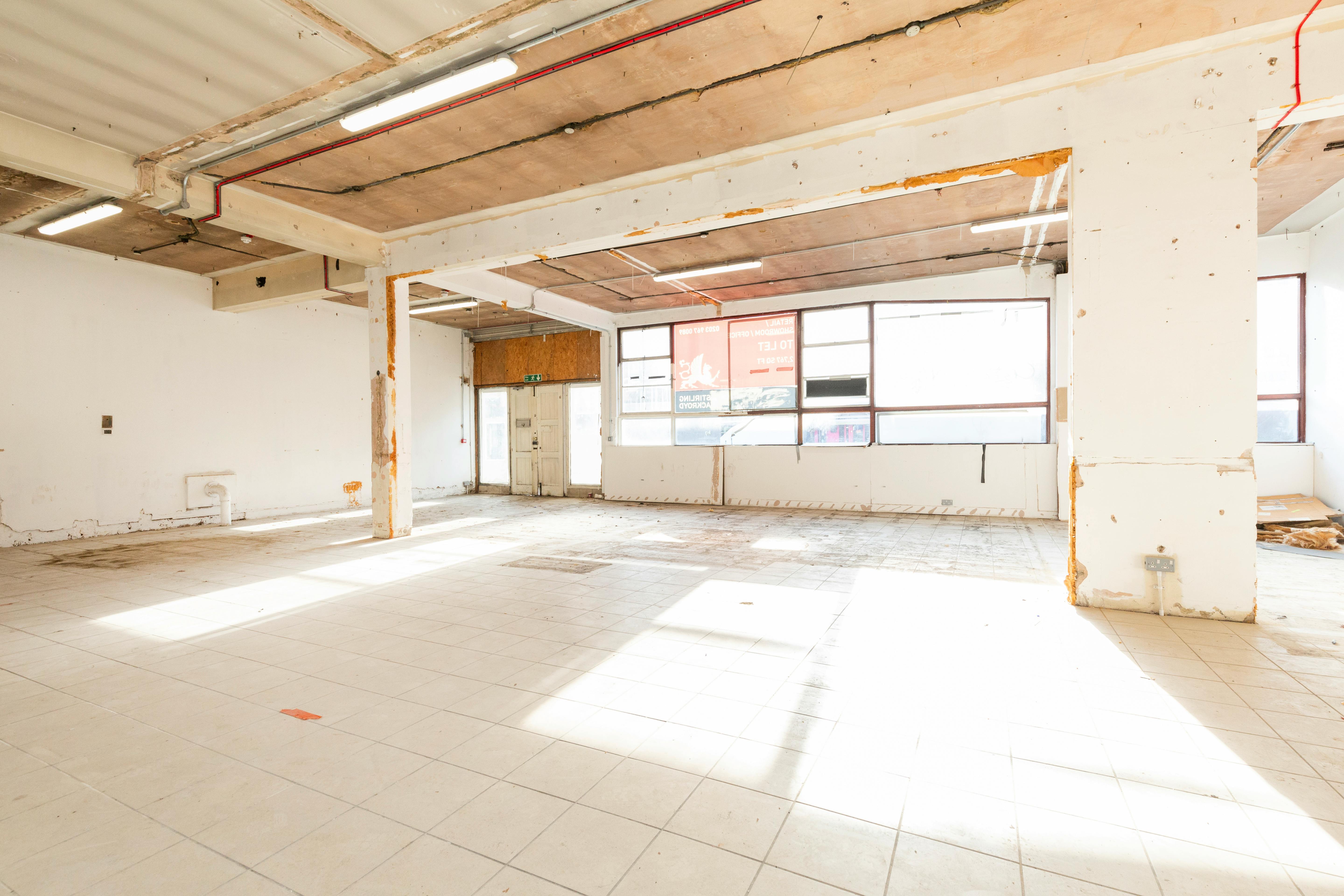 Retail/Shop in London - photo 4