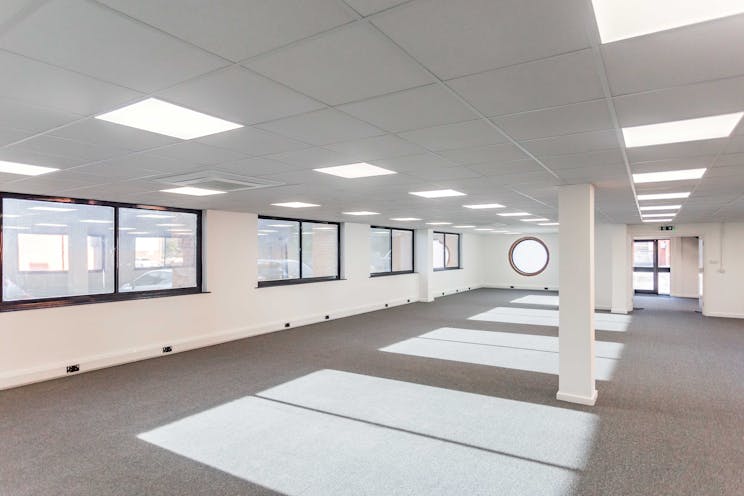 Unit D Kennetside Industrial Estate, Newbury, Industrial / Warehouse To Let - HLP_AO_251113_9038.jpg