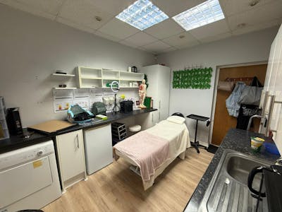 1 Basilica House, Wickford, Retail / High Street Retail / Retail - In Town To Let - IMG20251017WA0010.jpg