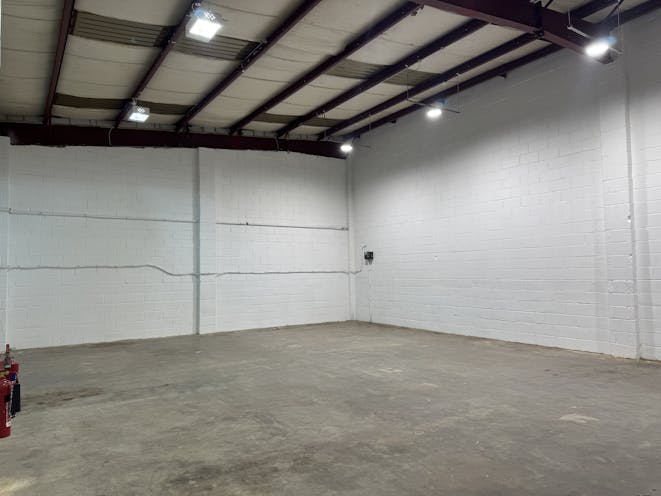 Unit 2, Oades Industrial Estate, Egham, Warehouse & Industrial To Let - IMG_5393.jpg