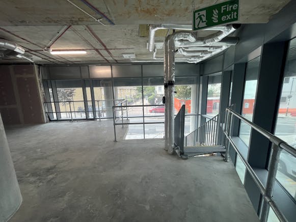 Aspen, 52 Marsh Wall, London, Health & Fitness / Restaurant / Retail To Let - IMG_7994.JPG