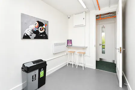 Vulcan Works, 107 Lancaster Road, New Barnet, D1 (Non Residential Institutions) / D2 (Assembly and Leisure) / Leisure / Office To Let - p07.JPG