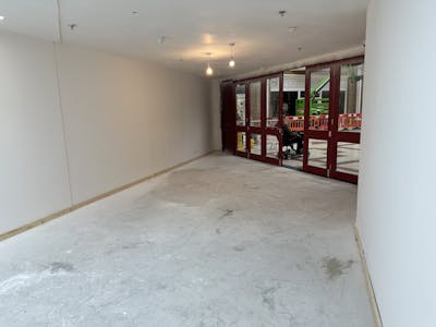 5 Market Place, Burgess Hill, Retail / High Street Retail / Retail - In Town / Shopping Centre To Let - IMG_1364.jpg