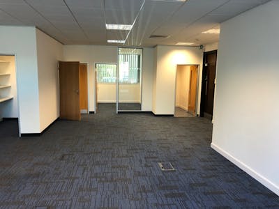2 Oaks Court, Borehamwood, Office To Let - IMG_3980.jpg