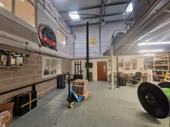 Unit 10 Berry Court Farm, Tadley, Industrial / Industrial To Let - 20251110_105729.jpg