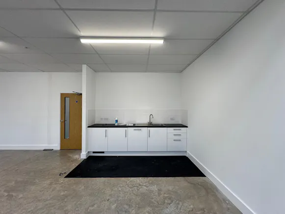 Unit 6 Aylesbury Enterprise Park, Stocklake, Industrial / Industrial To Let - 20260909_105911000_iOS 1.jpg
