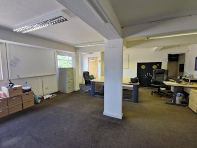 Oak House, Stockport, Industrial/Logistics / Land / Open Storage To Let - 20250827_104358.jpg
