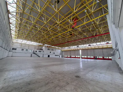 Iain Stewart Centre, Beehive Ring Road, Gatwick, Industrial / Warehouse To Let - 20260608_140011.jpg