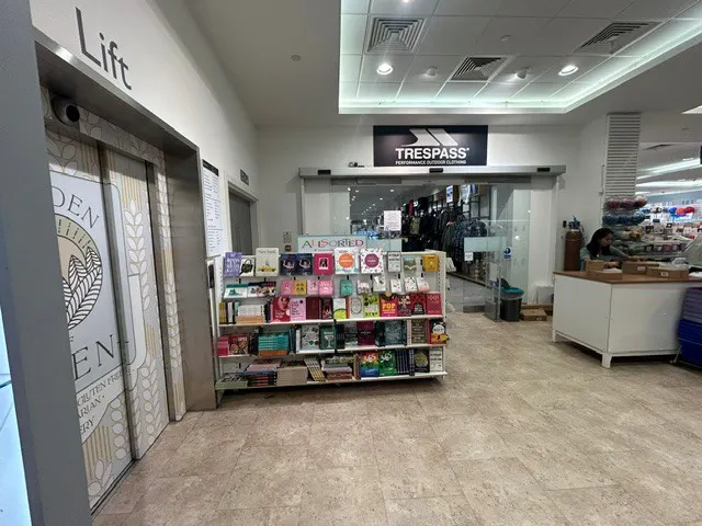 126 Peascod Street, Windsor, Retail To Let - First floor entarnce from Daniel Store.jpg