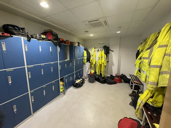 Units 1&2, Hastings, Industrial To Let - IMG_3933.JPEG