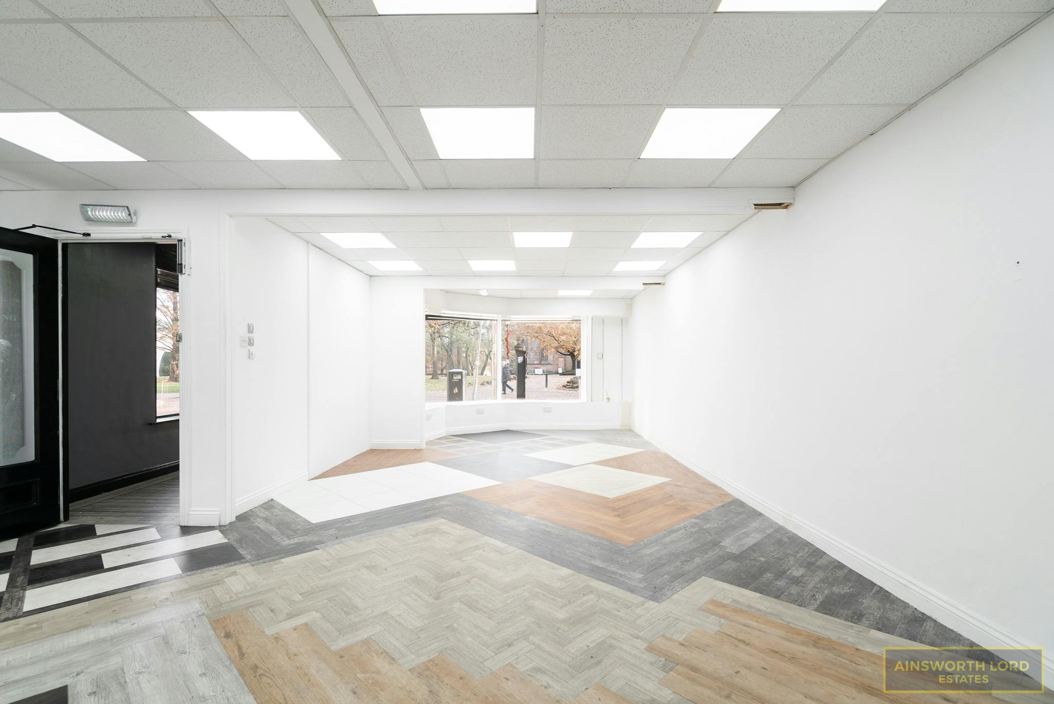 Prime Retail Unit, 16 Darwen Street, Blackburn, Other / Retail To Let - DSC03321.jpg