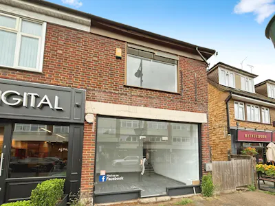 140 High Street, Rayleigh, Development Potential / Office / Retail / High Street Retail / Retail - In Town For Sale - 66b19fa3IMG20250605WA0005.jpg