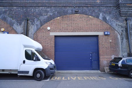 Arch 23 London Stone Industrial Estate, Battersea, Industrial / Office To Let - 23_LONDON_BUS_EST_250423007.jpg