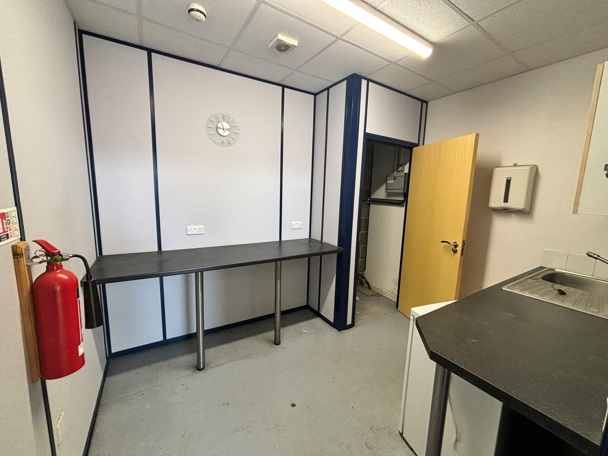 Industrial Unit in Portsmouth - photo 4