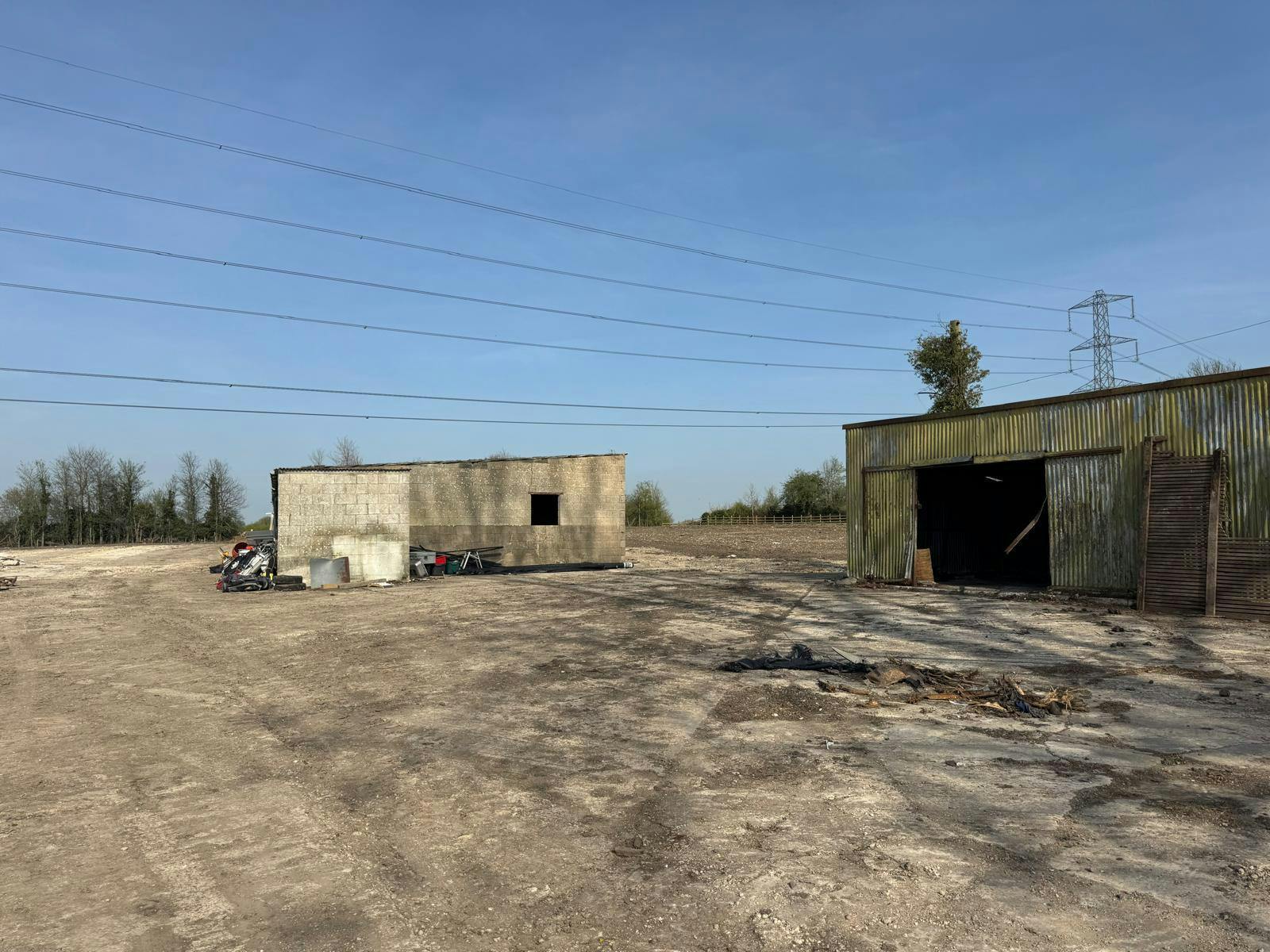 Open Storage Site Terrick, Aylesbury, Land For Sale - 20260416_121853351_iOS.jpg