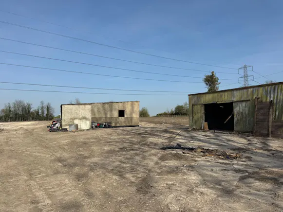 Open Storage Site Terrick, Aylesbury, Land For Sale - 20260416_121853351_iOS.jpg