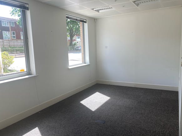 London Court, Bracknell, Offices To Let - 2.jpg