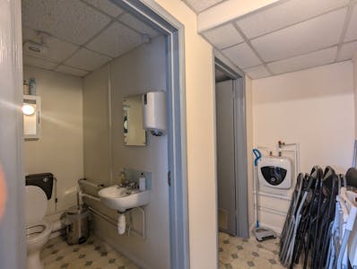 Unit P-Q, Watford, Office / Warehouse To Let - PXL_20260416_090940823.jpg