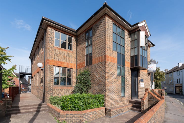 15-17 The Crescent, Leatherhead, Offices To Let - IW041023HW015.jpg