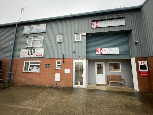Ground Floor Office, C4 Station Yard, Thame, Office / Retail To Let - IMG_5328.JPG