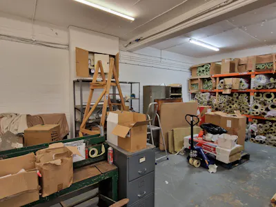 Unit 7, Hyde, Industrial/Logistics To Let - 20221208_131456.jpg