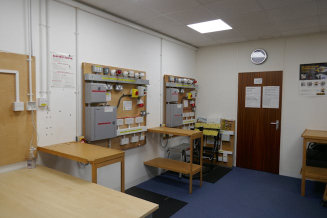 Unit 13 New Horizon Business Cente, Harlow, Offices For Sale - P1060828.JPG