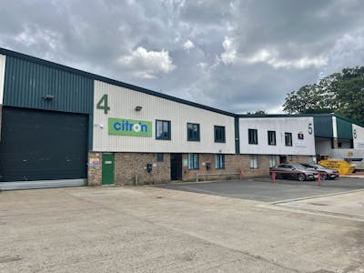 Unit 4 Fleming Way Trading Estate, Isleworth, Industrial / Warehouse To Let - 4 Fleming  Main 2.jpg