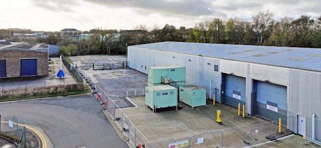 Unit 11 Bilton Road, Basingstoke, Hampshire, Warehouse & Industrial To Let - U11 Image2.jpg