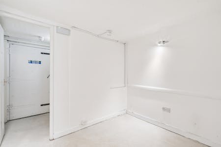 15 Temple Street, Aylesbury, Office To Let - DSC00299-2-4c8d0d6b0968d0e57093f7a7142e0eee.jpg