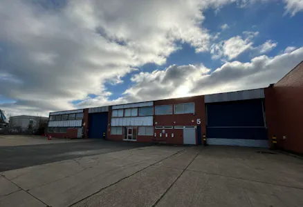 Unit 4&5 Skyport Industrial Estate, West Drayton, Industrial/Logistics / Industrial / Warehouse To Let - External.png