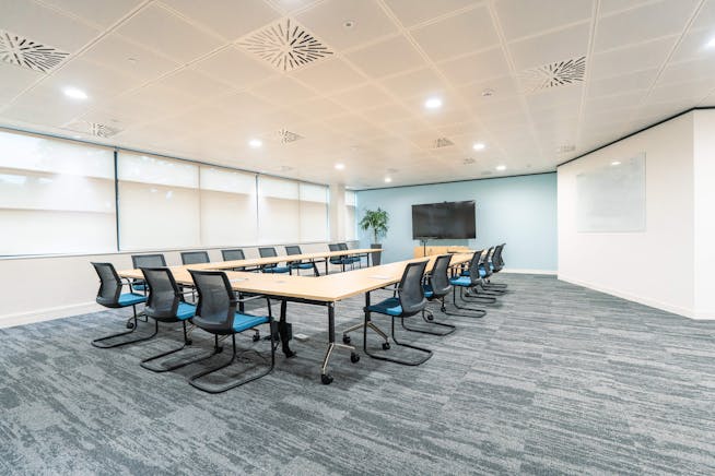 Ground Floor West, Maplewood, Crockford Lane, Basingstoke, Offices Lease Assignment - DSC05200 copy.jpg
