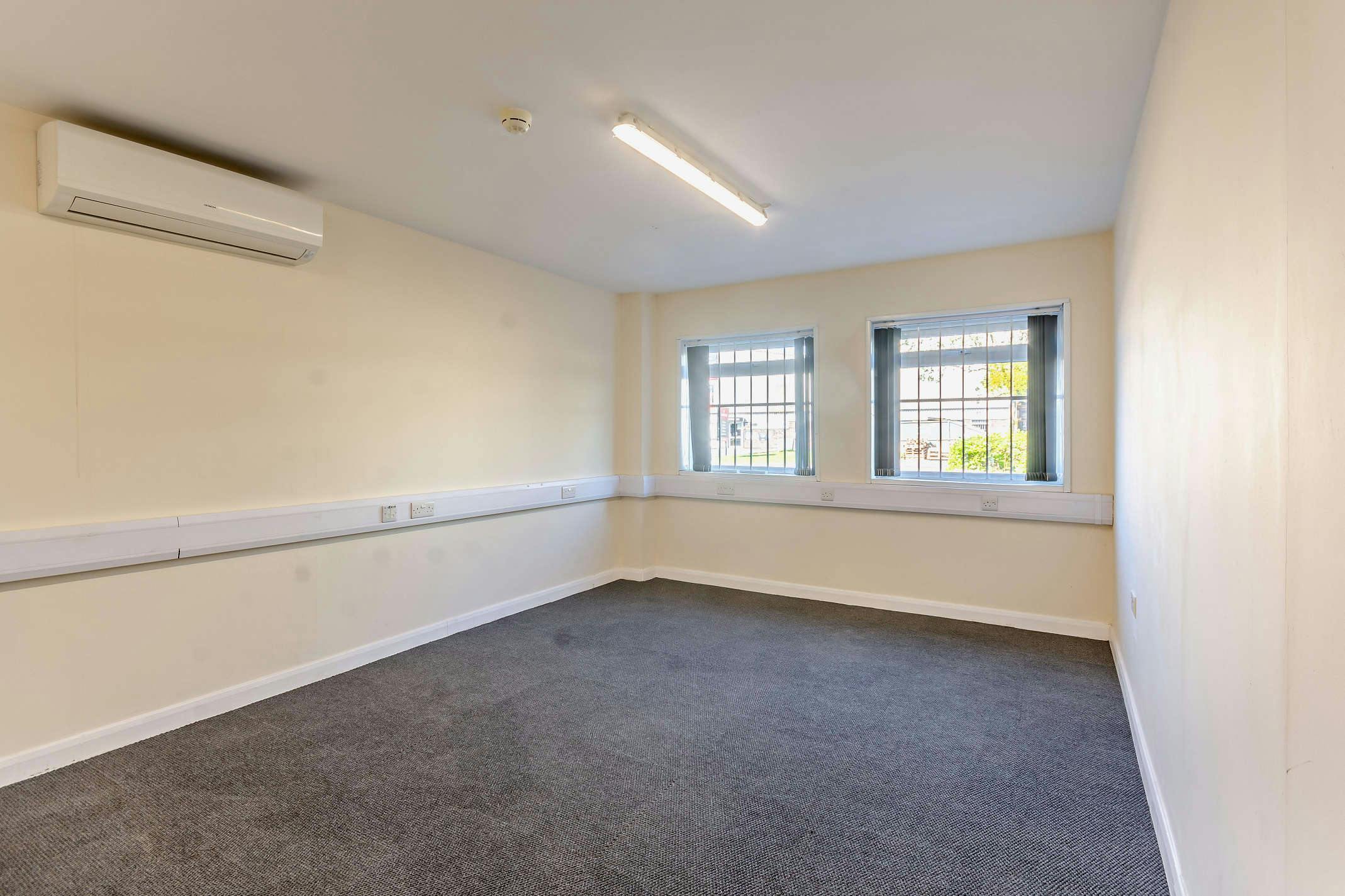 Unit 7, M40 Industrial Estate, Blenheim Road, High Wycombe, Industrial To Let - 8643828interior08800.jpg