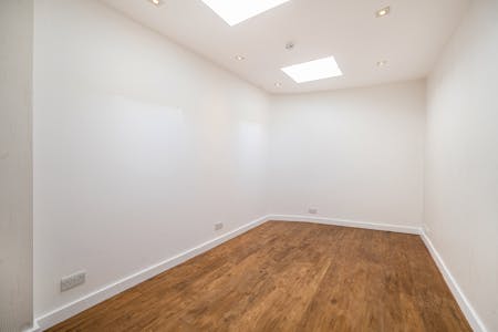 62 Rosslyn Hill, London, Retail To Let - 1452871-8-69f31e5d7d6ff.jpg
