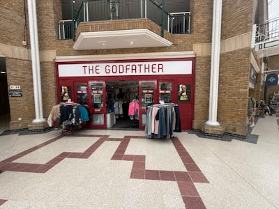 5 Market Place, Burgess Hill, Retail / High Street Retail / Retail - In Town / Shopping Centre To Let - IMG_9472.jpeg