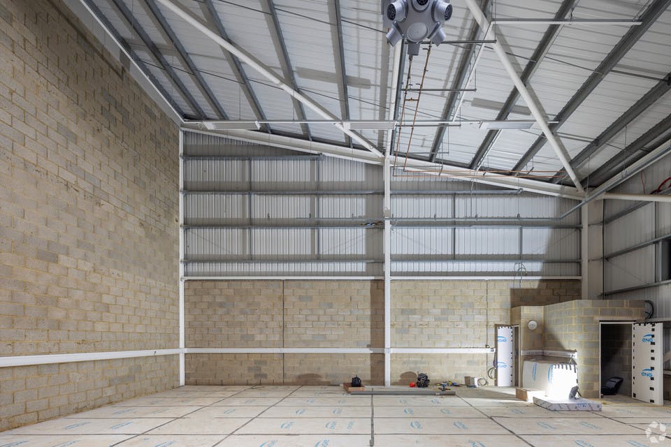 Industrial Unit in Thamesmead - photo 3