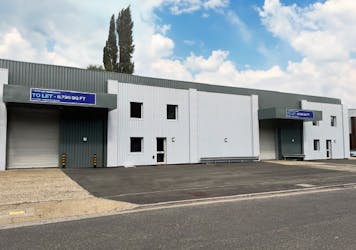 Units 14 and 15, Saxon Way Trading Estate, West Drayton, Industrial To Let - Screenshot 20250407 115410.png - More details and enquiries about this property