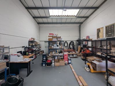 Unit 30, Watford, Warehouse To Let - PXL_20260317_100602992.jpg