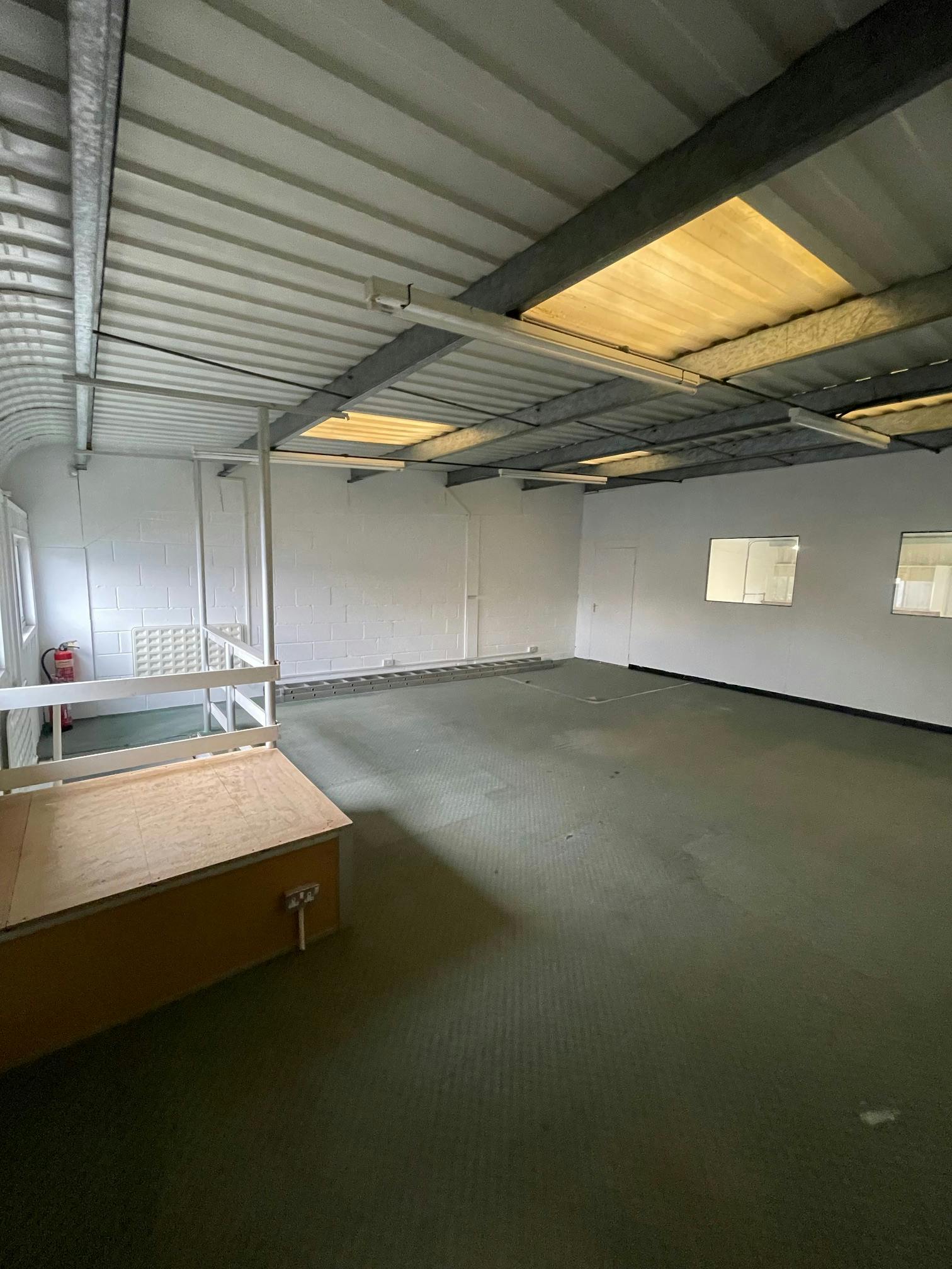 Unit 13, 35 Ivanhoe Road, Wokingham, Industrial To Let - IMG_6775.jpg