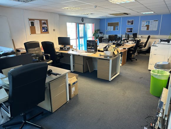Unit 6 Sovereign Park, London, Industrial For Sale - IMG_3301.JPEG