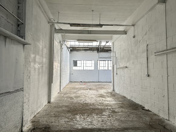 Unit B3, Holly Street Trading Estate, Luton, Industrial To Let - IMG_4513.JPG